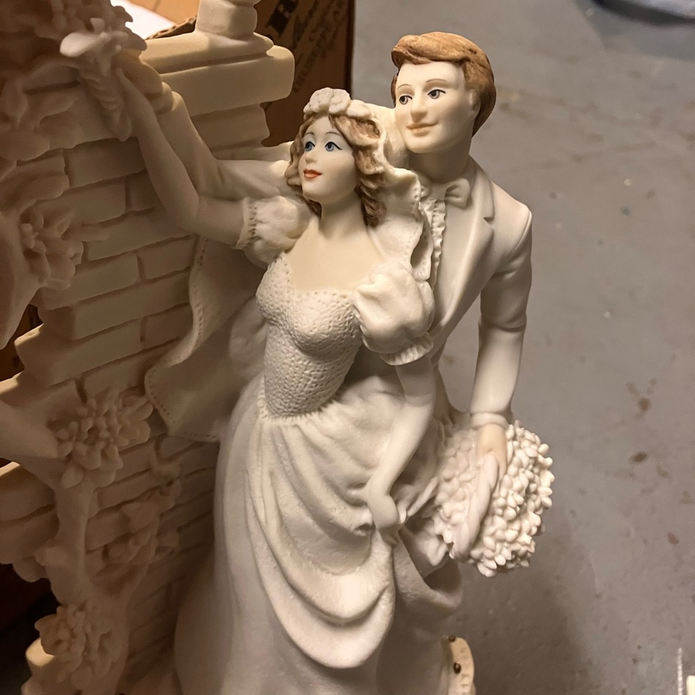 GIUSEPPE ARMANI WEDDING SHRINE  SCULPTURE  187F